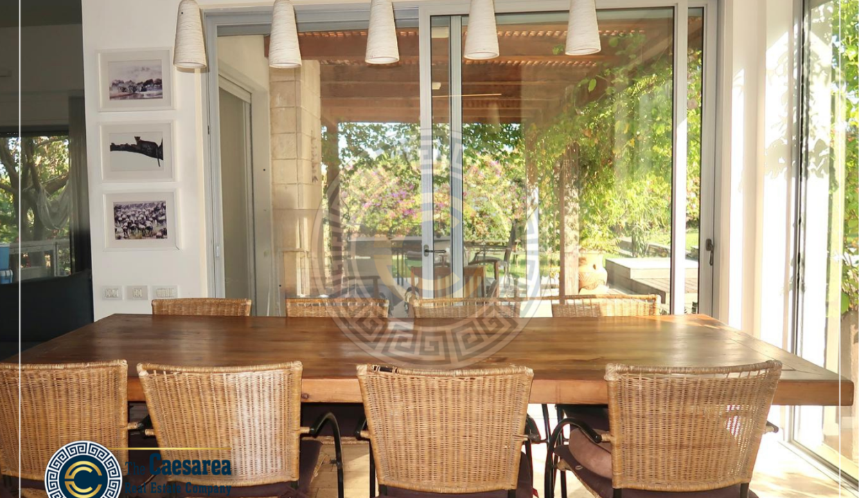 וילה למכירה בקיסריה בשכונת המעוף עם שצ