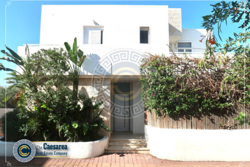 קוטג' למכירה בקיסריה בשכונת הצמרות בייצוג בלעדי