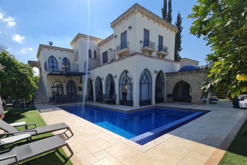 וילה למכירה בקיסריה בשכונת הגולף 2026