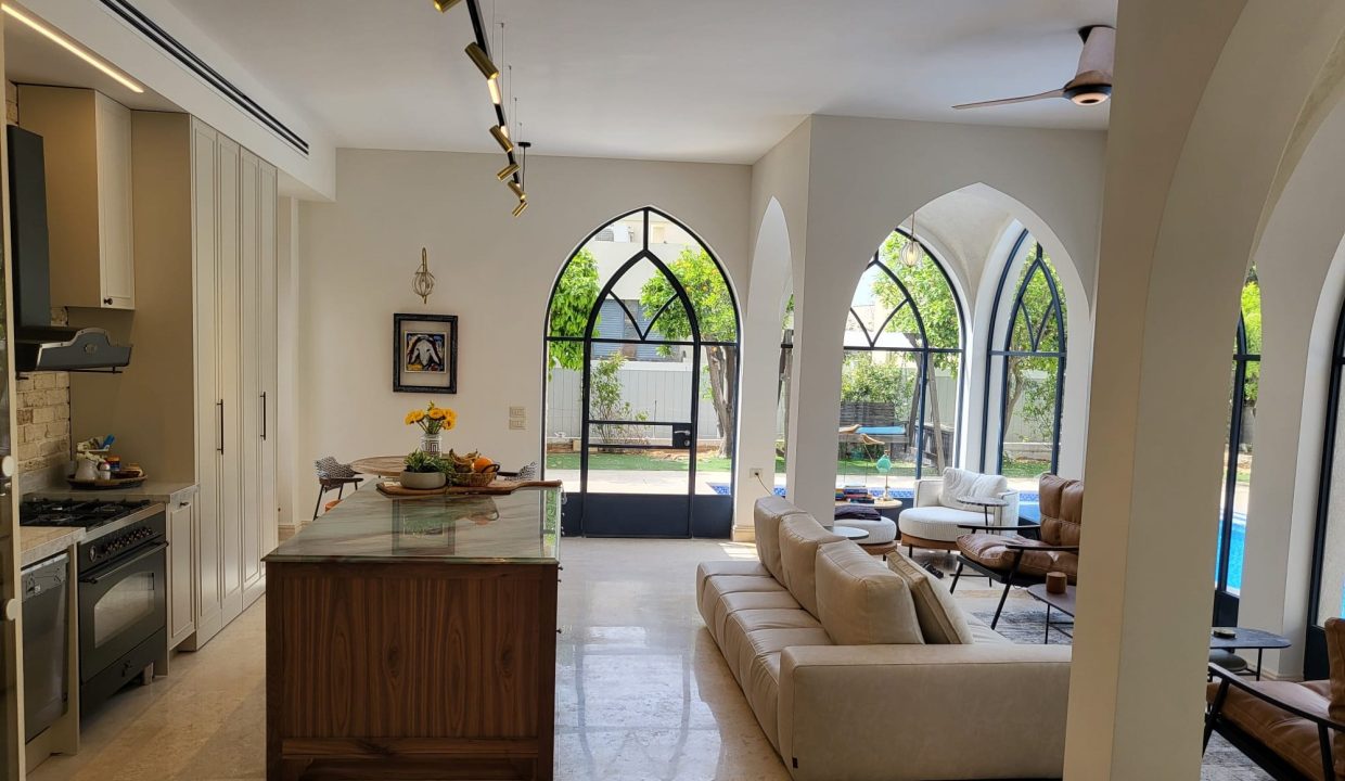 וילה למכירה בקיסריה בשכונת הגולף 2026